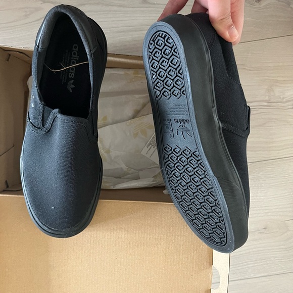 Slip on shoes - Picture 2 of 2